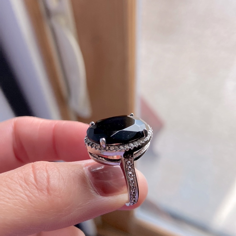 Beautiful black stone ring